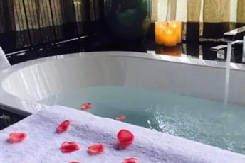 北京昌平水疗池中的失重冥想：当身体学会漂浮